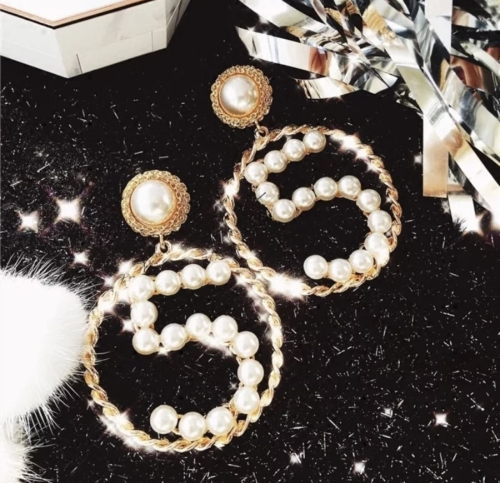 Oversized luxury number 5 big circle pearl fashion stud earrings Great gift for Holiday